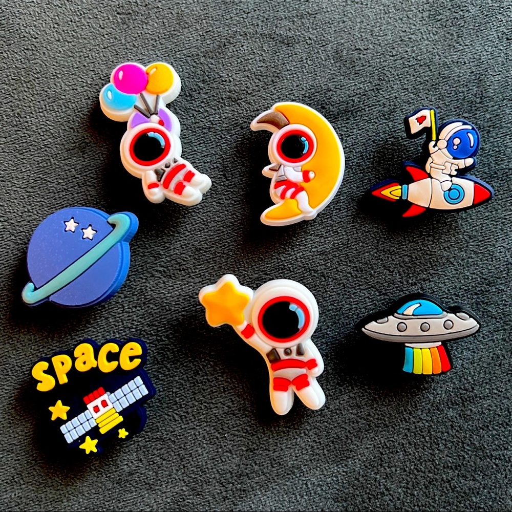 SPACE CROC CHARMS / JIBBITZ